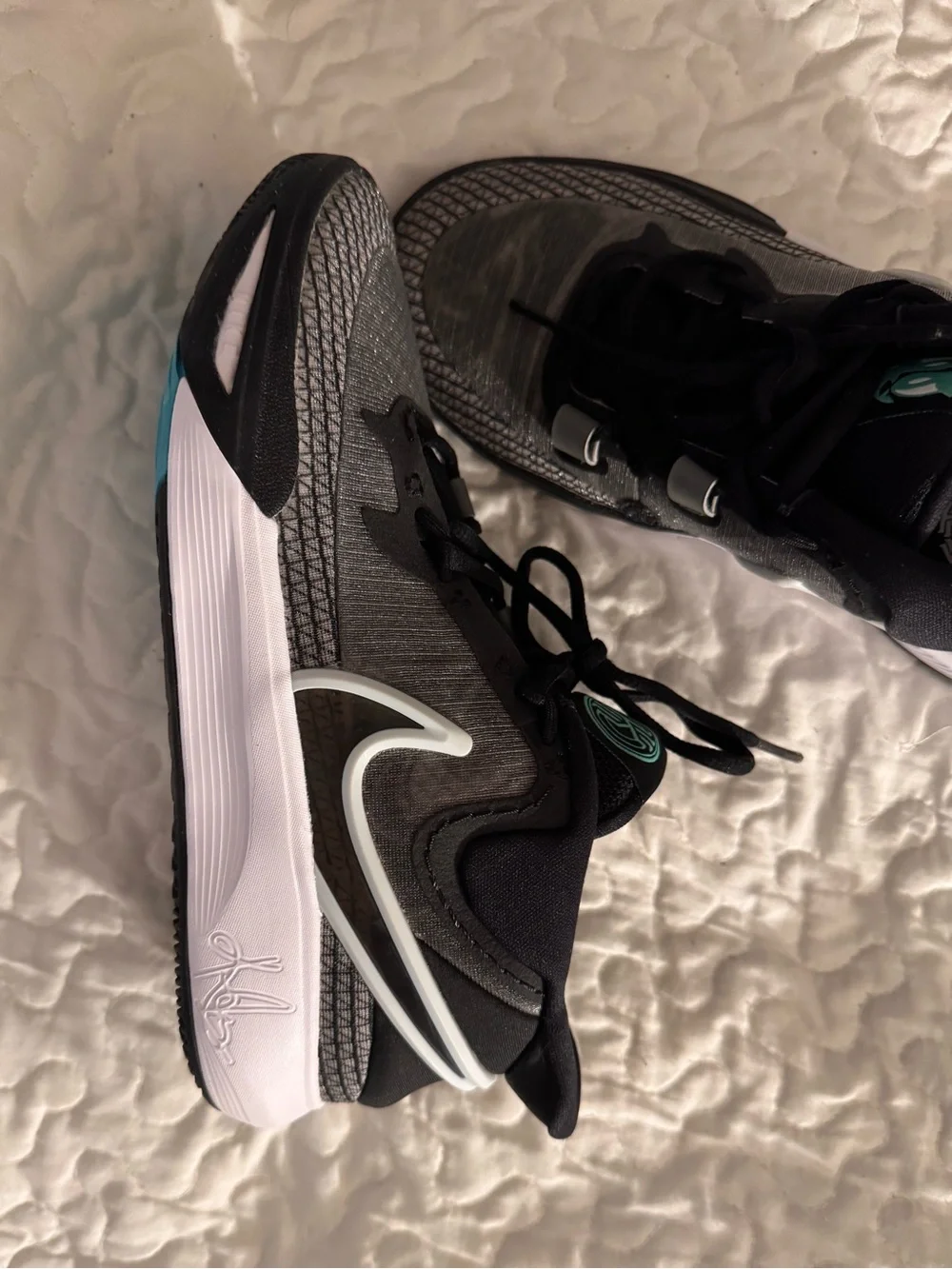 Nike Kyrie Go GS Size 6Y Shoes